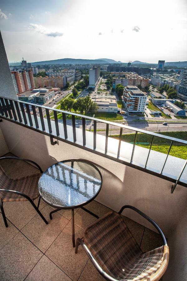 Air-Conditioned City View Apartment 24H Check-In 브라티슬라바 외부 사진