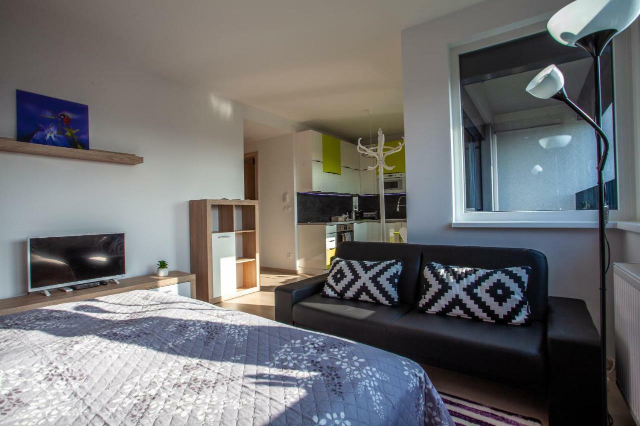 Air-Conditioned City View Apartment 24H Check-In 브라티슬라바 외부 사진