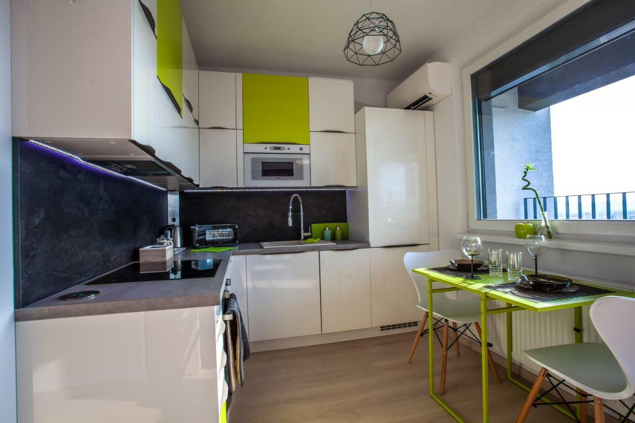 Air-Conditioned City View Apartment 24H Check-In 브라티슬라바 외부 사진