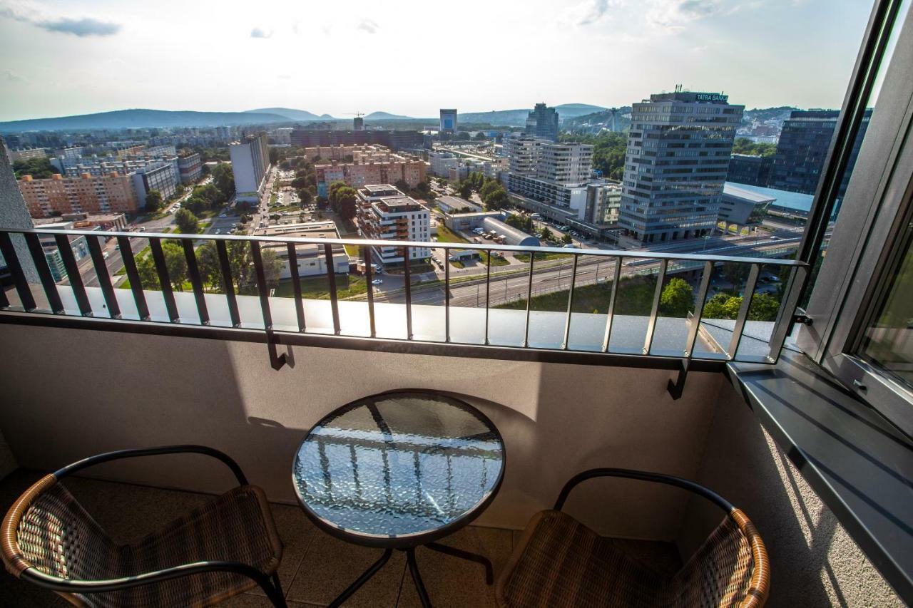 Air-Conditioned City View Apartment 24H Check-In 브라티슬라바 외부 사진