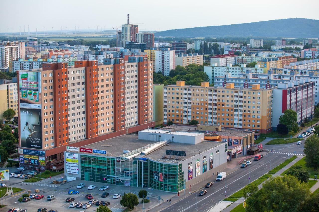 Air-Conditioned City View Apartment 24H Check-In 브라티슬라바 외부 사진