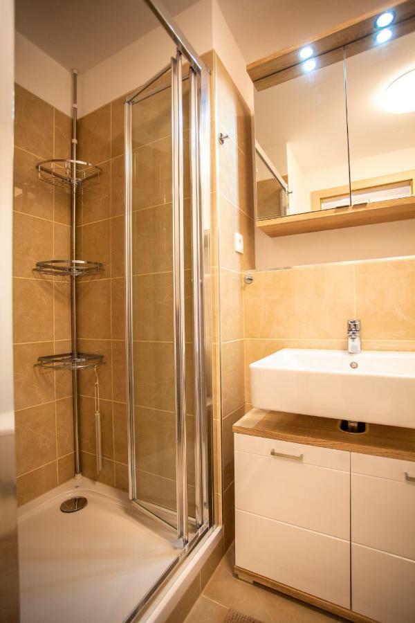 Air-Conditioned City View Apartment 24H Check-In 브라티슬라바 외부 사진