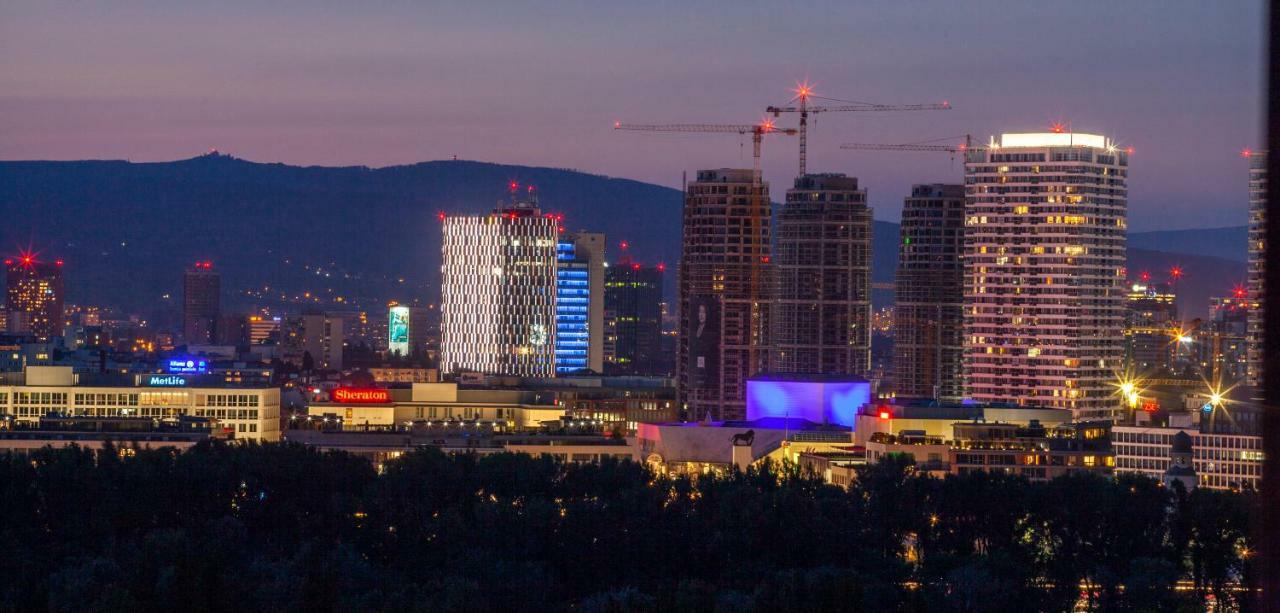 Air-Conditioned City View Apartment 24H Check-In 브라티슬라바 외부 사진