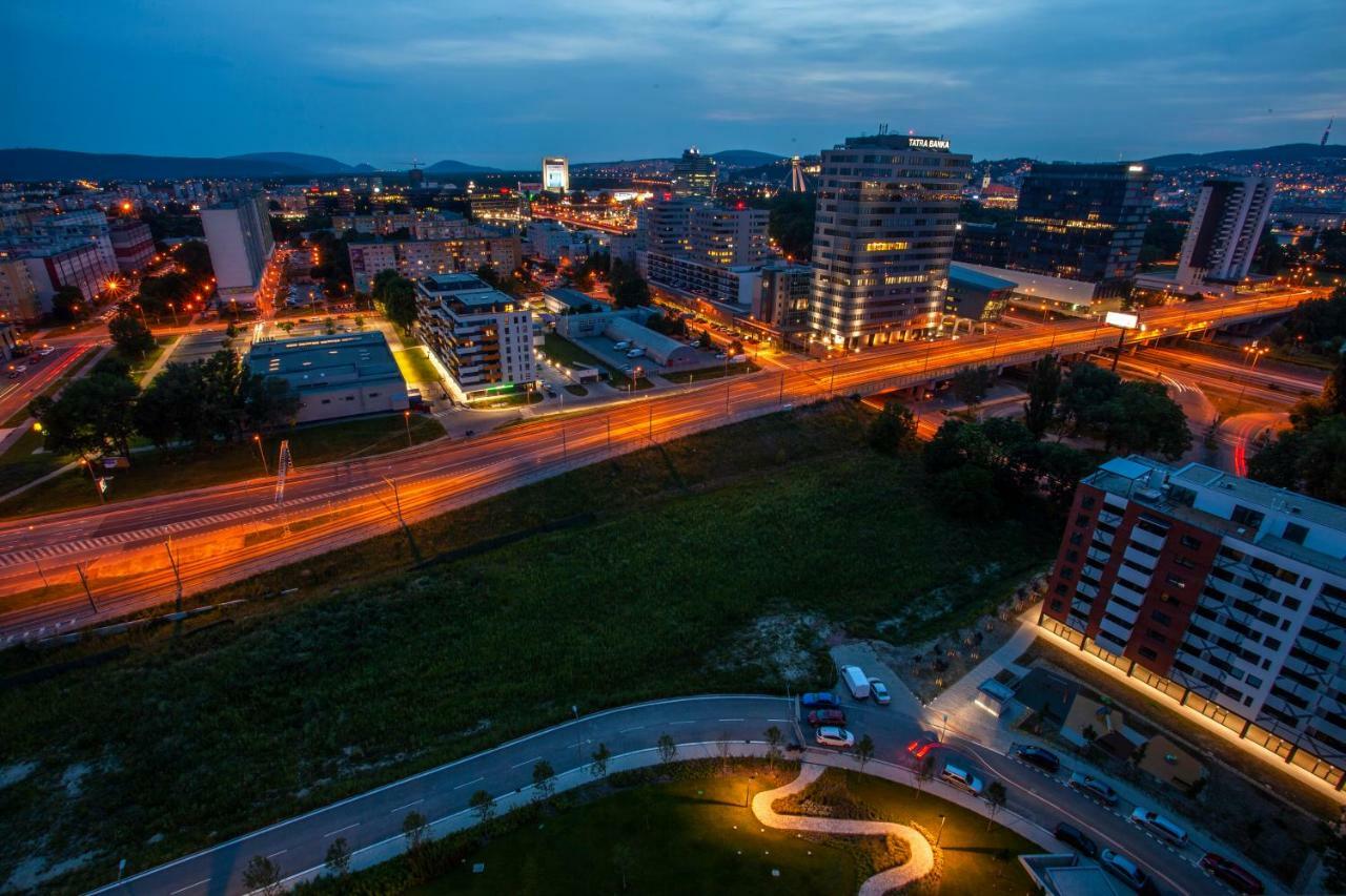 Air-Conditioned City View Apartment 24H Check-In 브라티슬라바 외부 사진